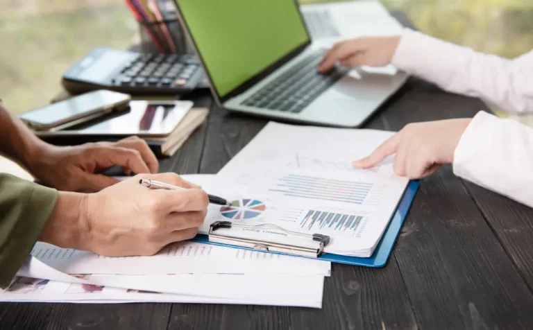 In House v/s Outsourced Accounting: Which Model Works Better for Modern Accounting Firms?